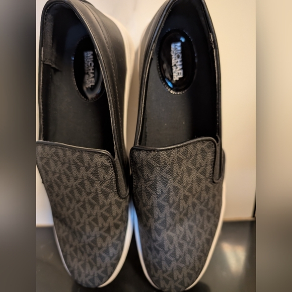 Michael Kors Keaton Logo Slip-On Sneakers Size 11M Used Exc MSRP $99 - Picture 7 of 9